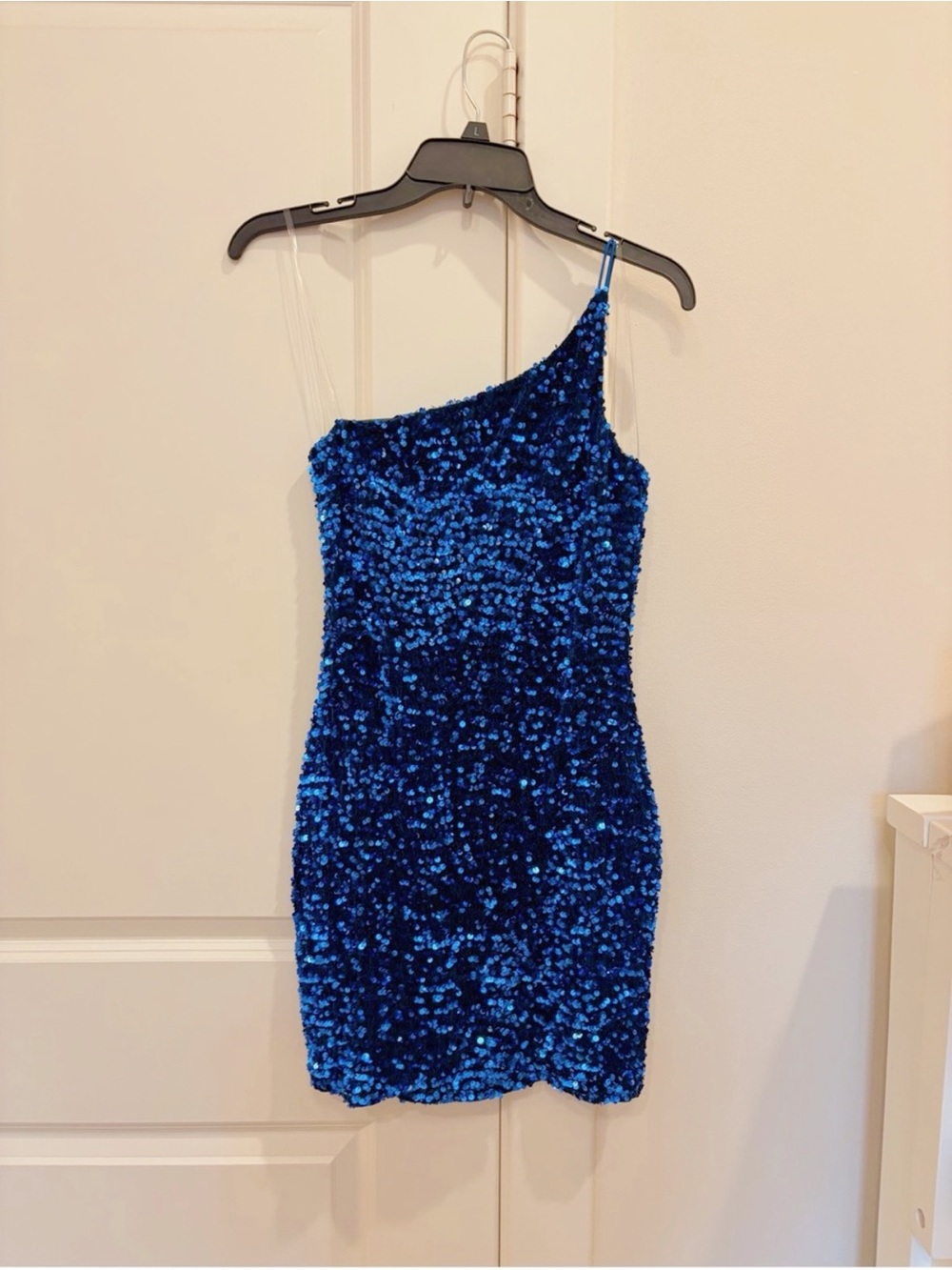 One-Shoulder Blue Sequin Mini Dress